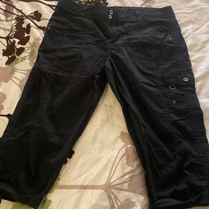Size 16 Black cargo capris